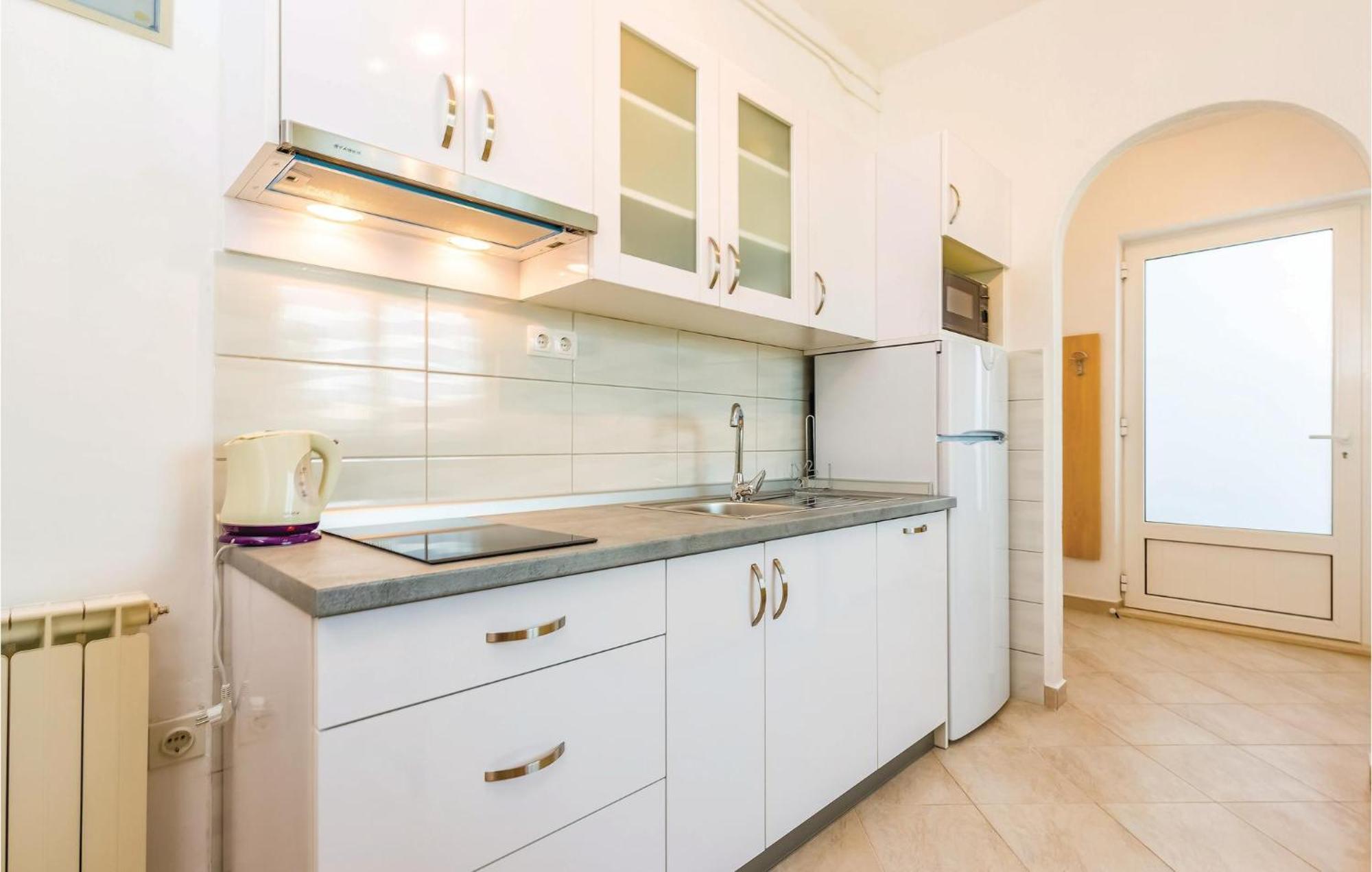 1 Bedroom Awesome Apartment In Supetarska Draga Exterior photo