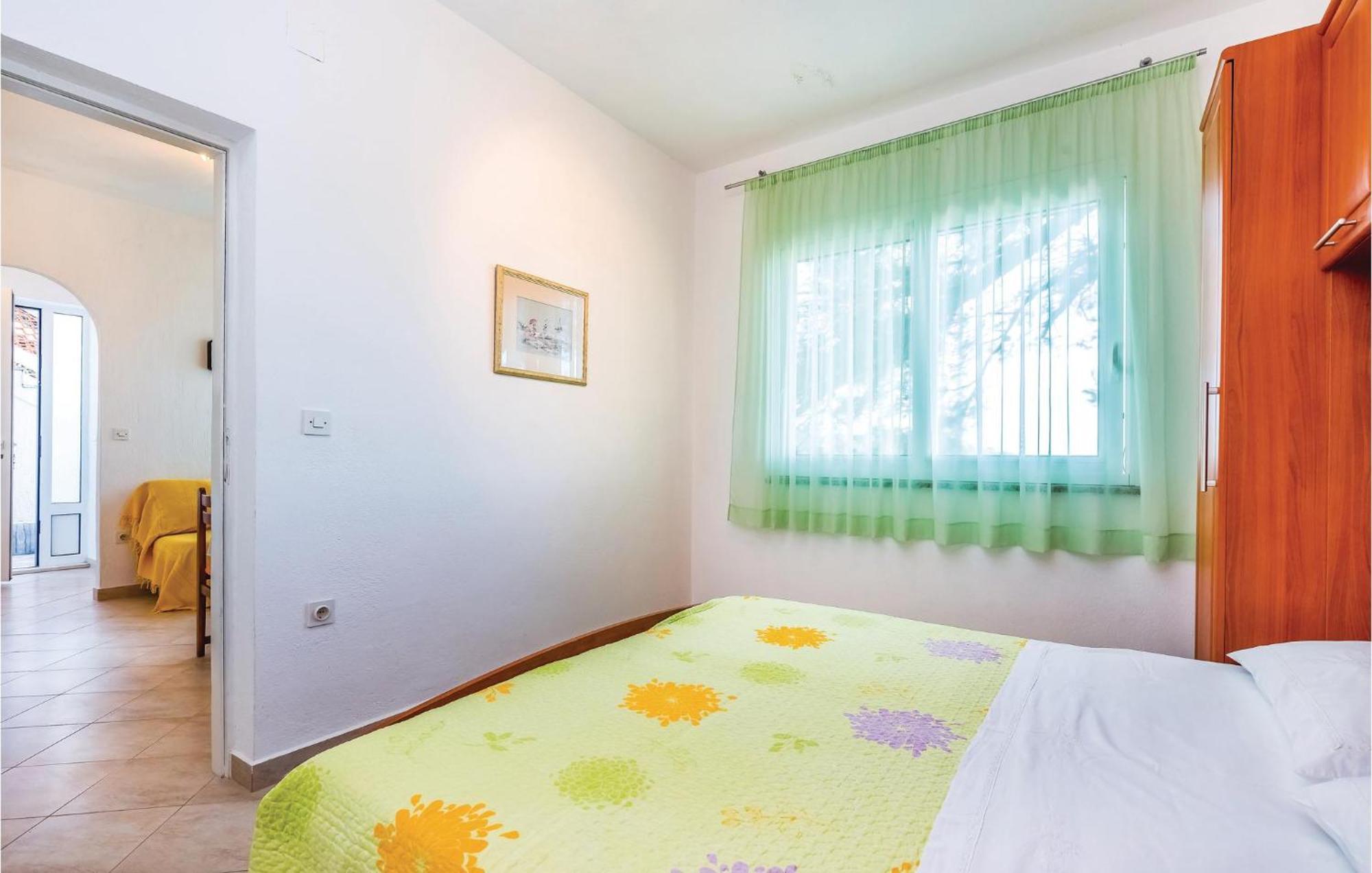 1 Bedroom Awesome Apartment In Supetarska Draga Exterior photo