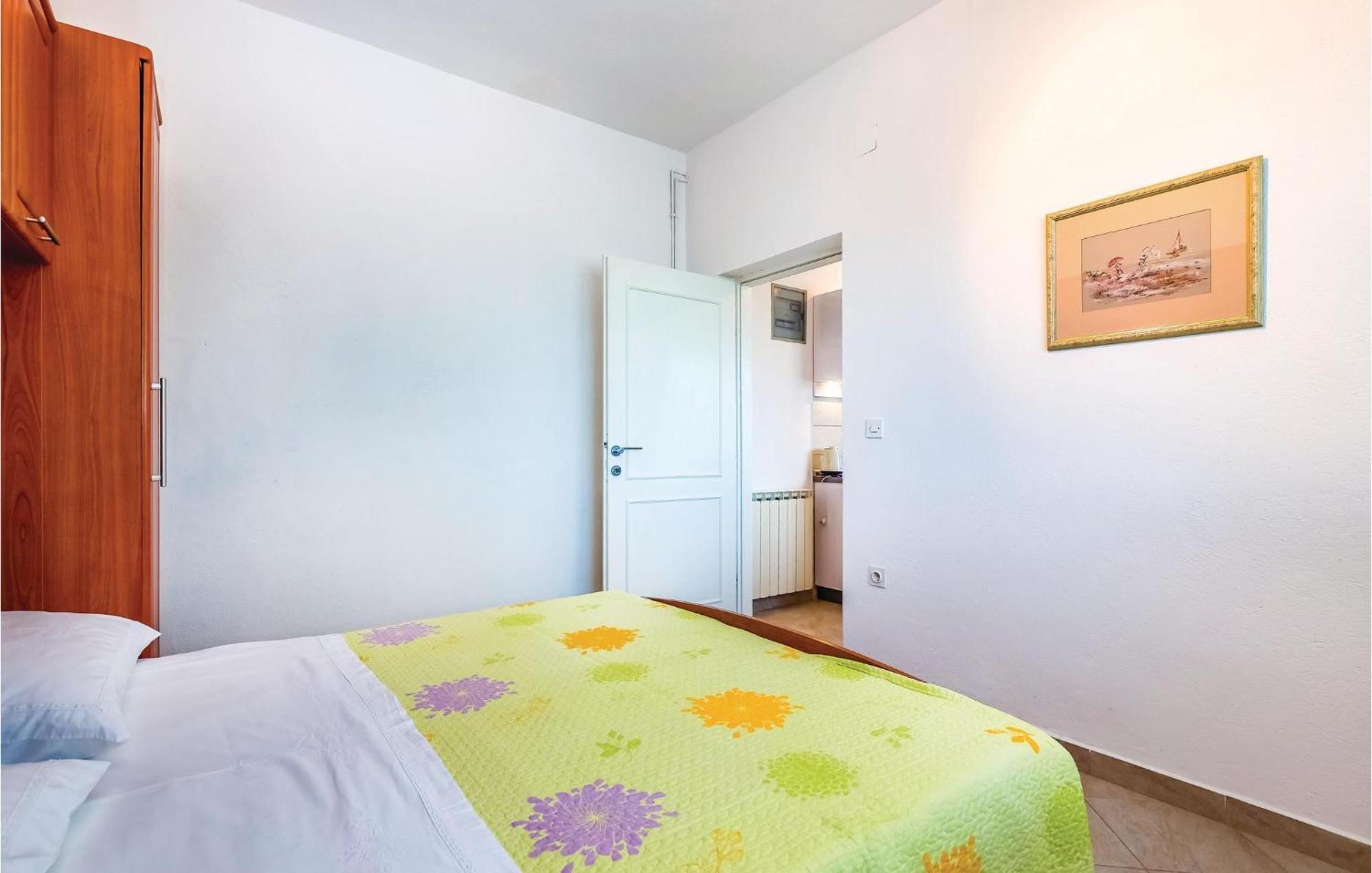 1 Bedroom Awesome Apartment In Supetarska Draga Exterior photo