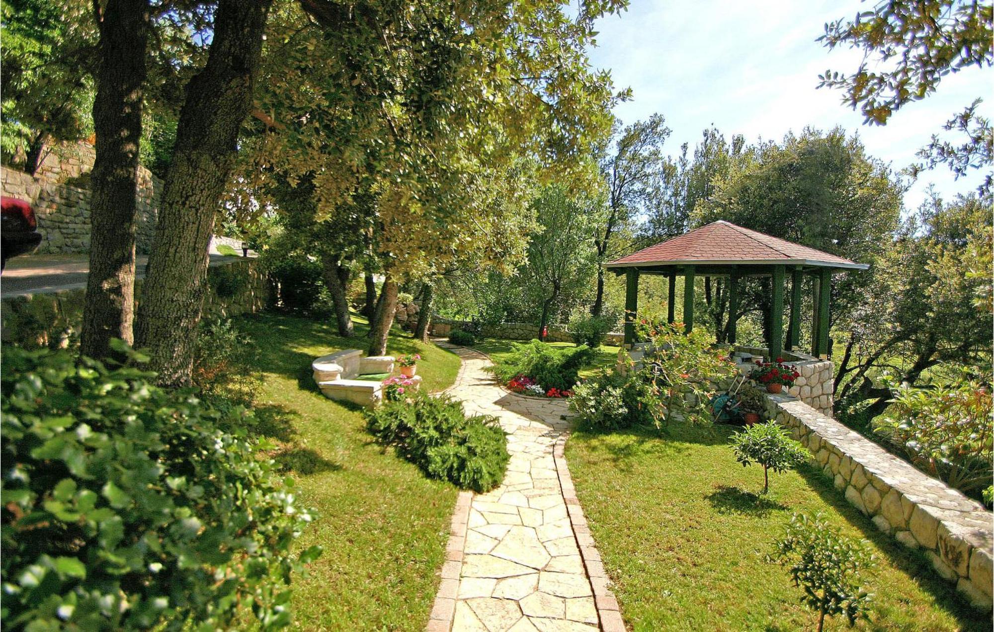 1 Bedroom Awesome Apartment In Supetarska Draga Exterior photo